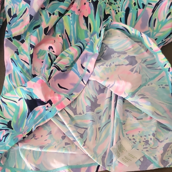 Lilly Pulitzer Luxletic Vibrant Floral Long Sleeve Top Size L - Picture 12 of 12